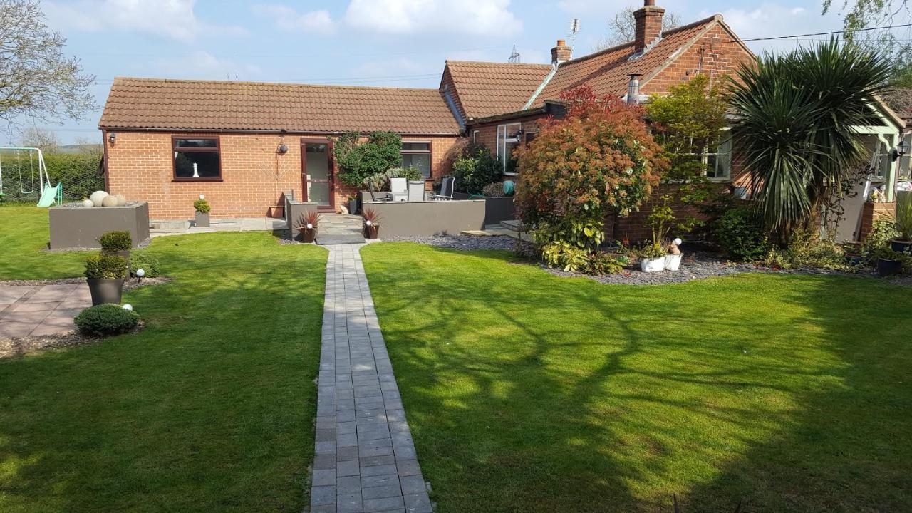 The White Dove Bed And Breakfast With Glamping Newark Showground Esterno foto